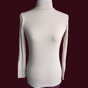NWT Tahari Cream Long Sleeve Turtleneck Size XS